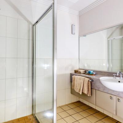 Saltbush Motor Inn Family Suite 6a